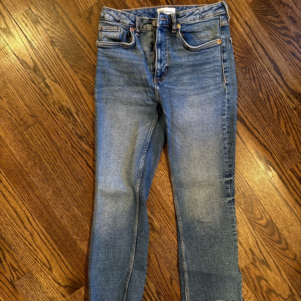 ** Zara Women's Skinny Blue Cropped Jeans **